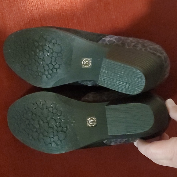 Black and Animal Print size 6 Ankle Booties - Picture 6 of 6